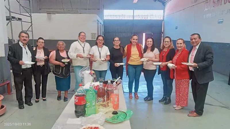 Al finalizar la misa, el señor Alanis ofreció un rico refrigerio para sus acompañantes.